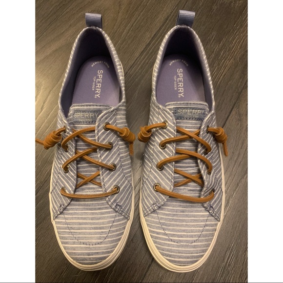 women's crest vibe chambray stripe sneaker